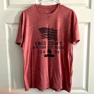 Men’s medium tee